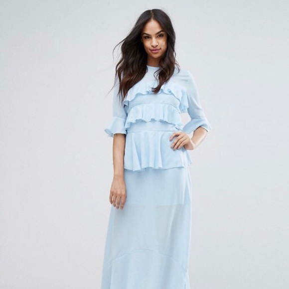 Prettylittlething ruffled maxi dress 🦋 - Picture 2 of 6